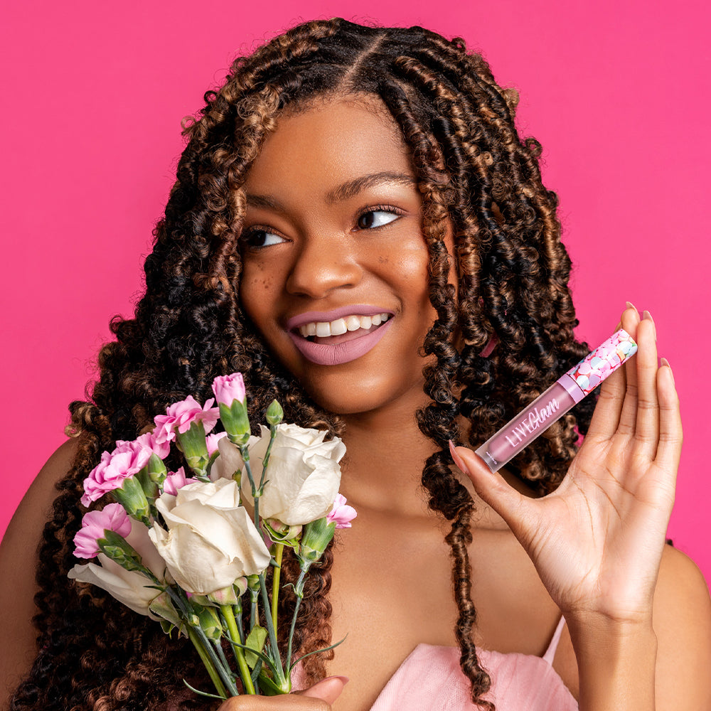 Kiss Me – LiveGlam Inc.