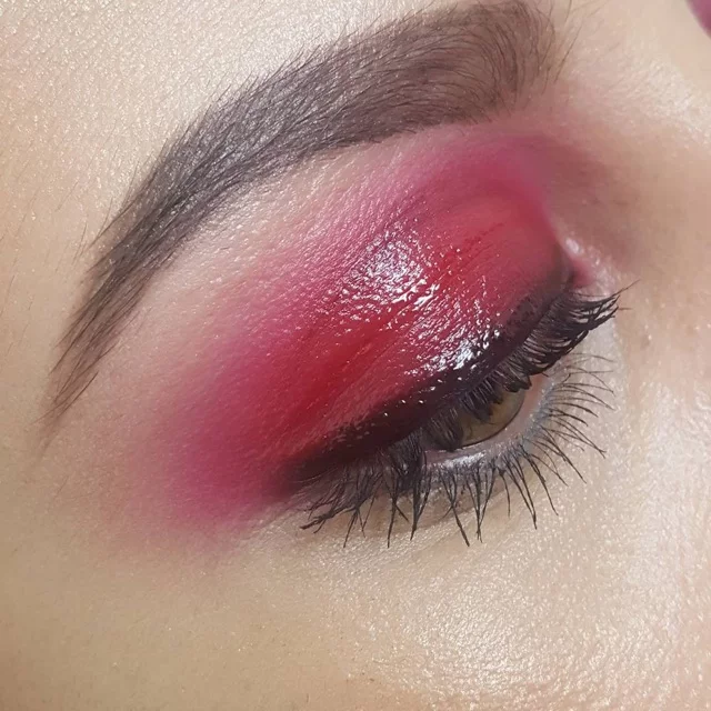 glossy pink eyeshadow